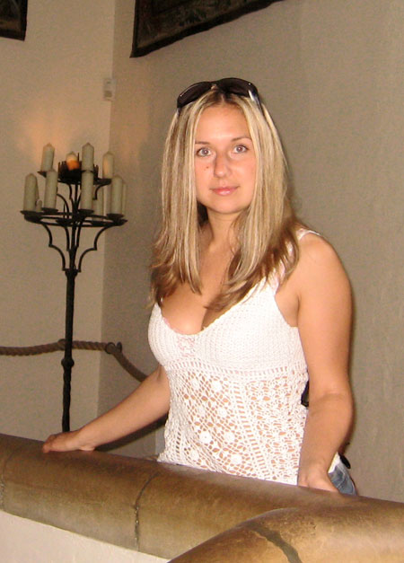 Moldovawomendating.com - Women white